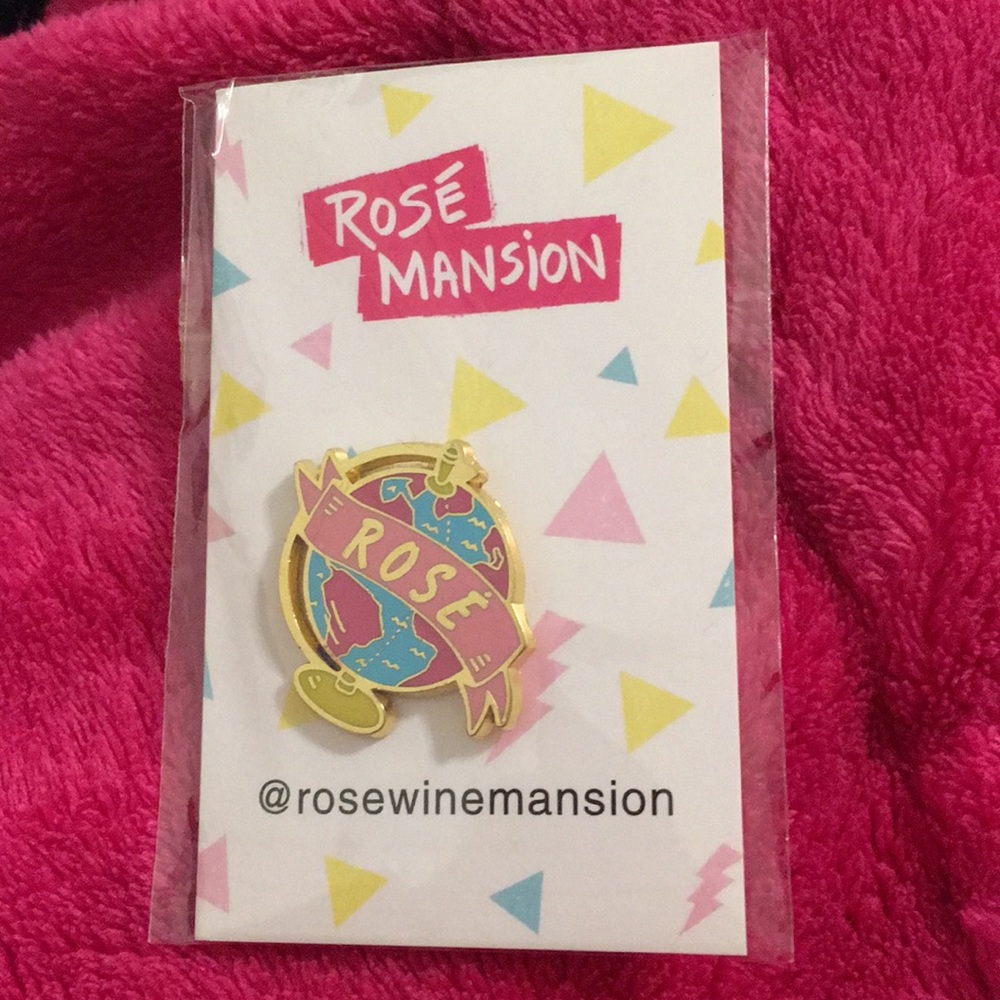 ROSE’ Mansion Globe Pin